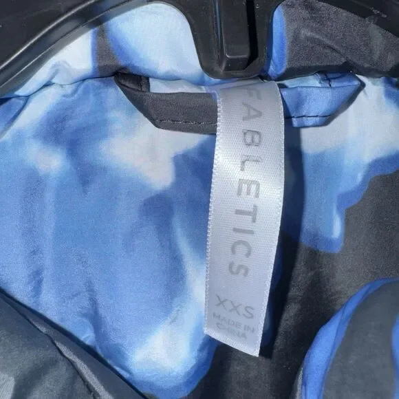 Fabletics Women All Weather Jacket Puffer Black Blue Bloom Shine sz XXS NEW $115 - Picture 3 of 8